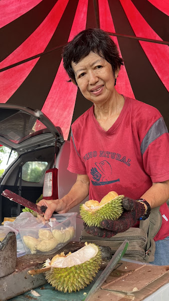 Durian stalls under the tree
