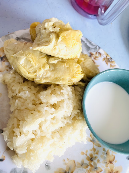 Pak Yeop Pulut Durian